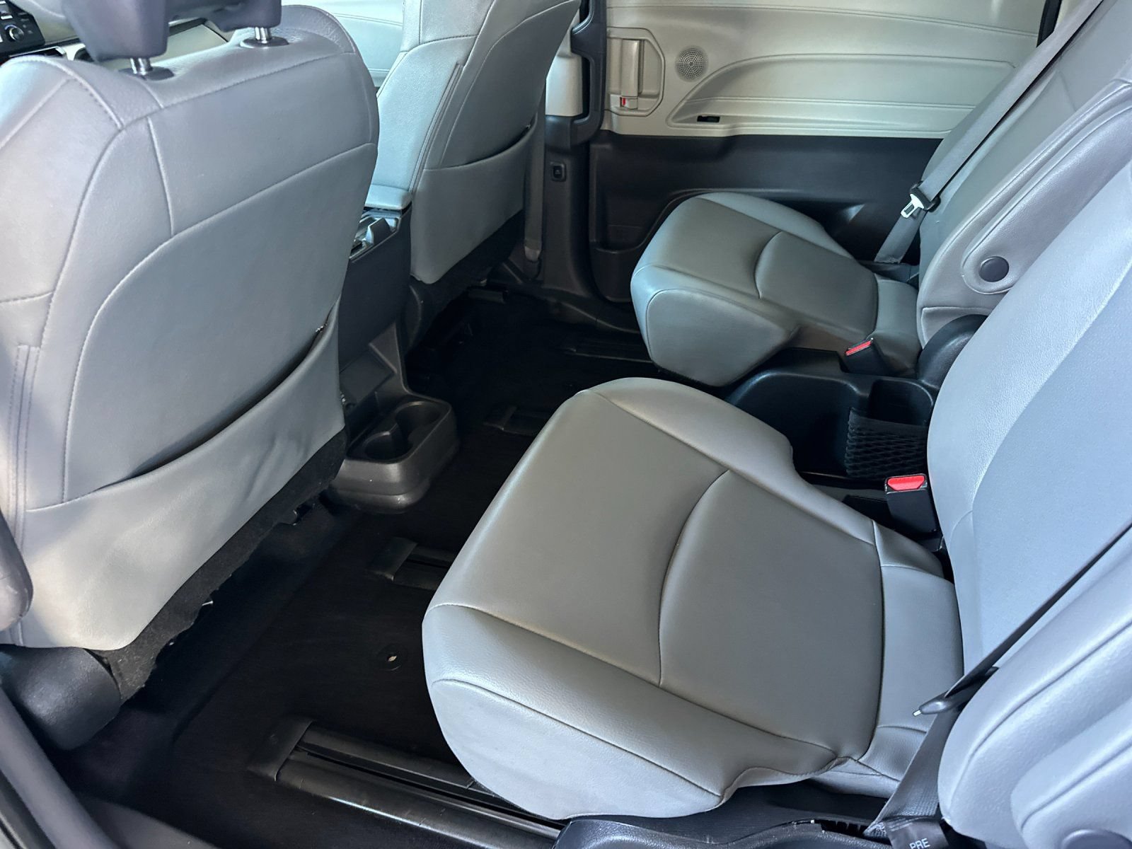 Used 2022 Toyota Sienna XLE w/ XLE Plus Package AWD/4WD image 11
