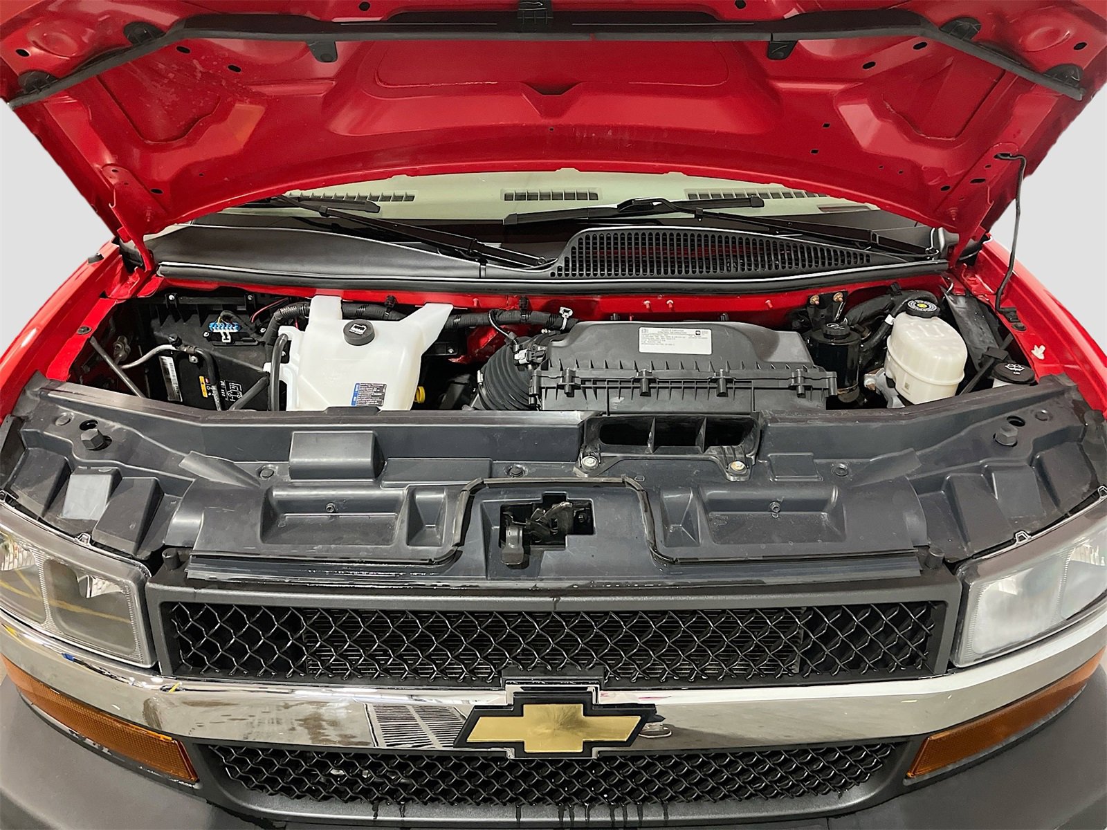 Used 2024 Chevrolet Express 2500 w/ Communications Package image 27