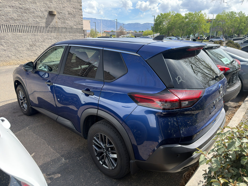 Used 2023 Nissan Rogue S image 8