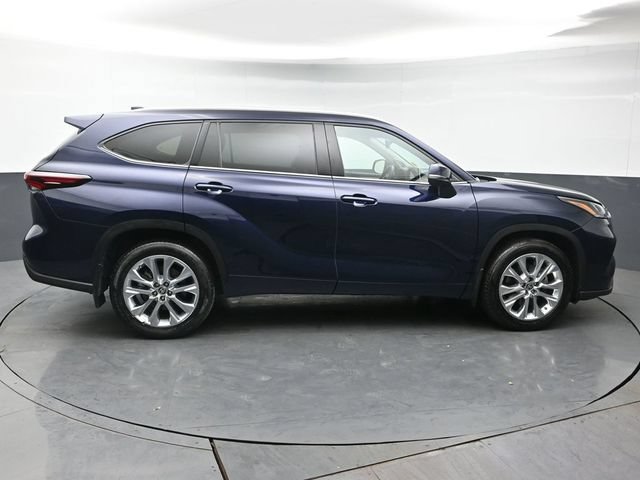 Certified 2024 Toyota Highlander Limited AWD/4WD image 7