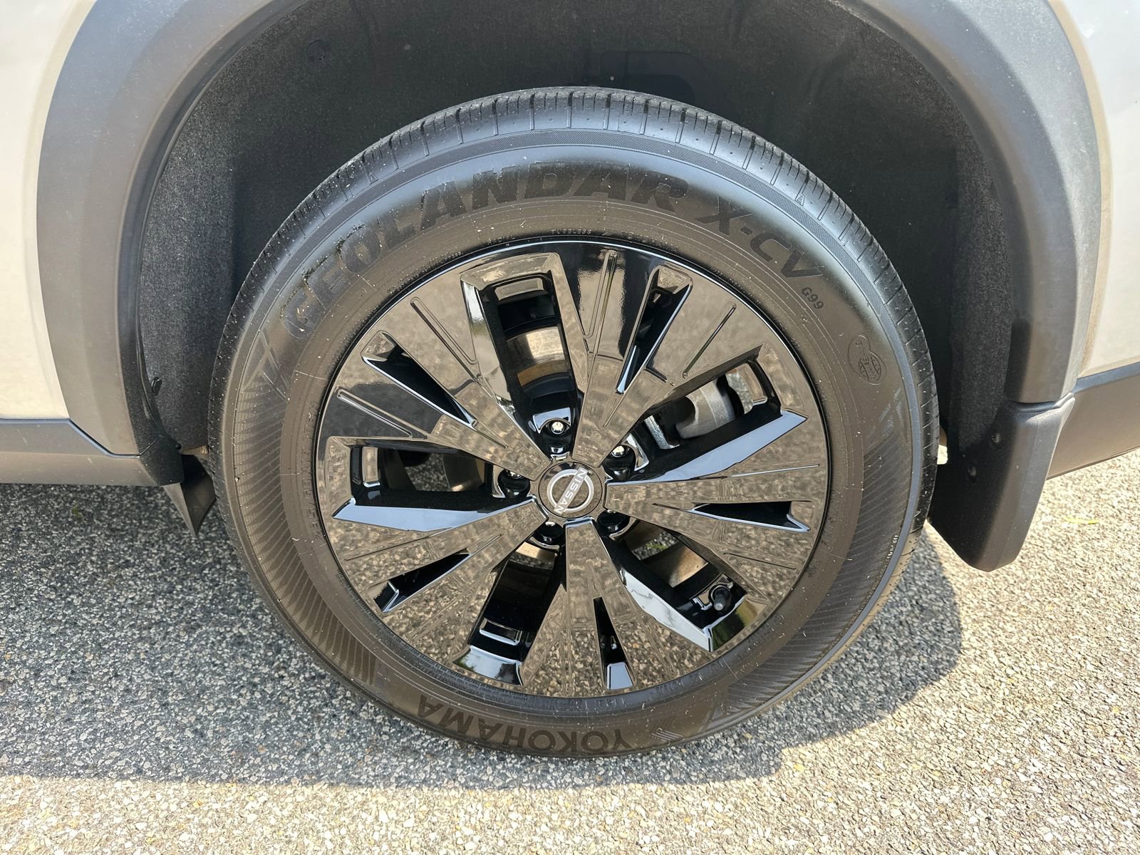 Used 2023 Nissan Rogue SV image 17