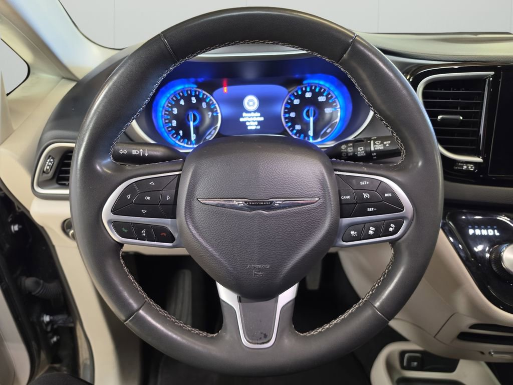 Certified 2023 Chrysler Pacifica Touring-L image 20