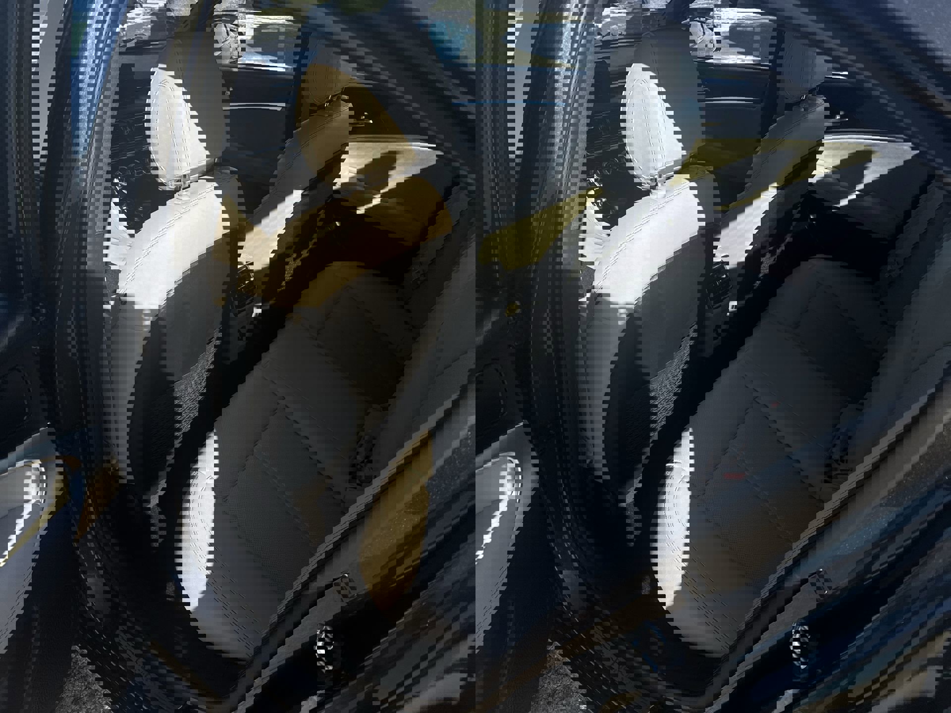 Used 2023 Genesis G70 2.0T image 21