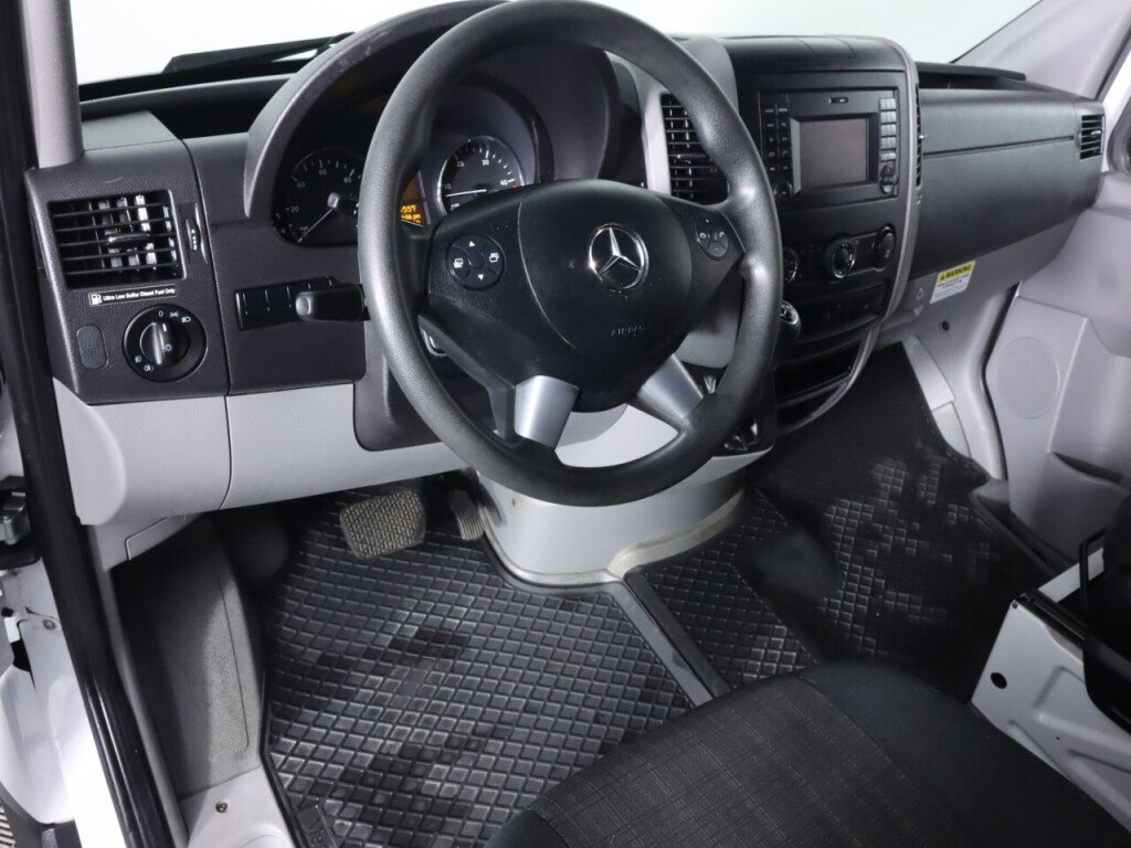 Used 2018 Mercedes-Benz Sprinter 3500 image 9