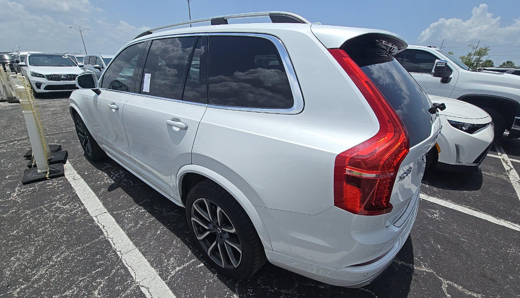 Used 2019 Volvo XC90 T6 Momentum w/ Protection Package Premier AWD/4WD image 7