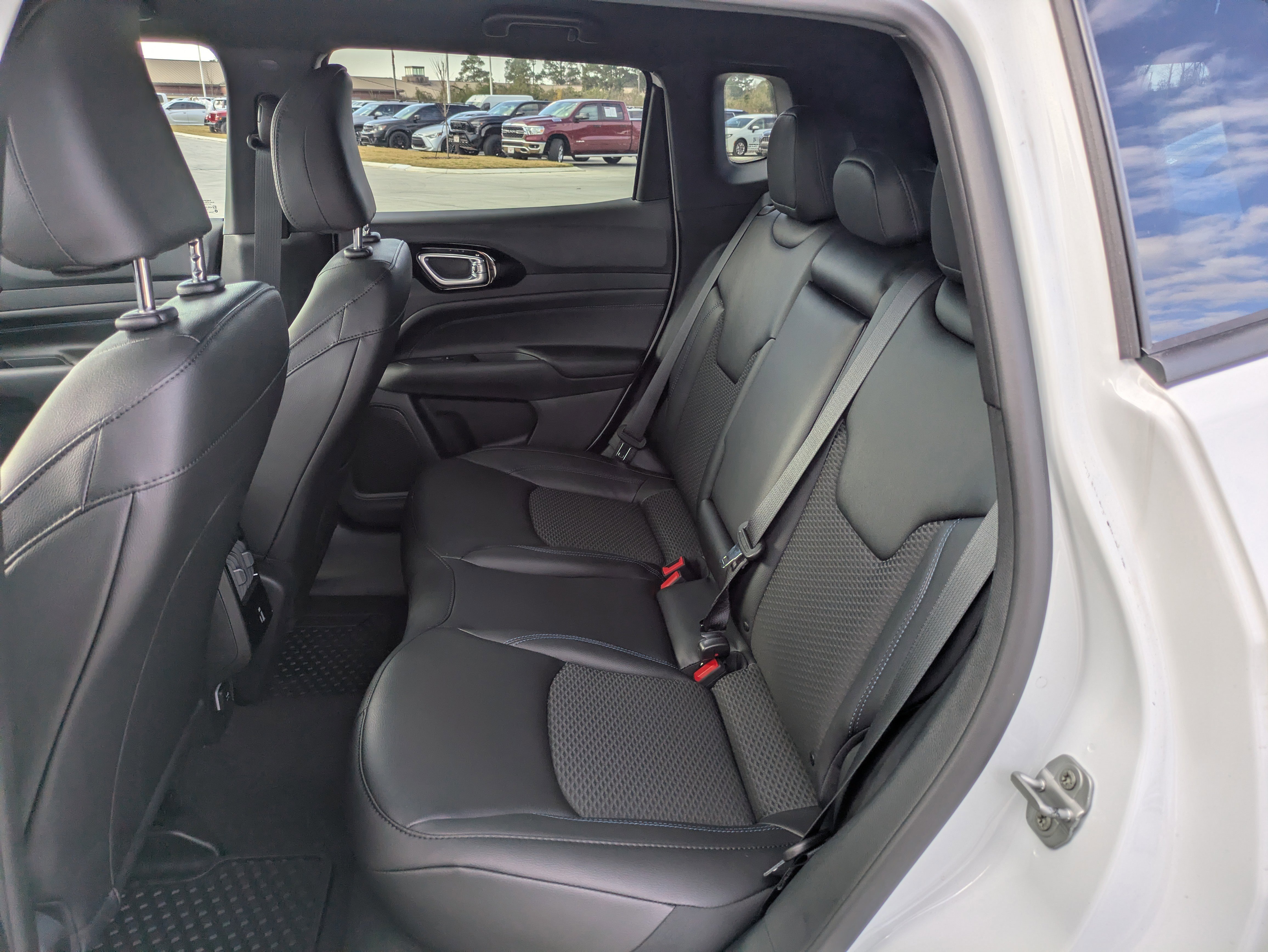 New 2026 Jeep Compass Latitude image 13