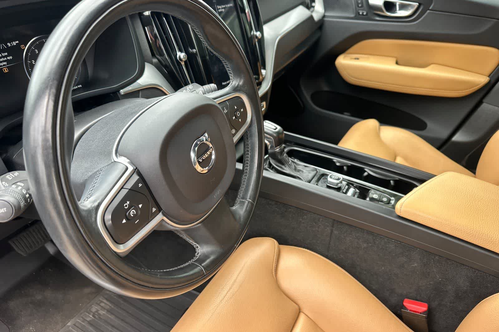 Used 2019 Volvo XC60 T6 Momentum w/ Multimedia Package AWD/4WD image 12