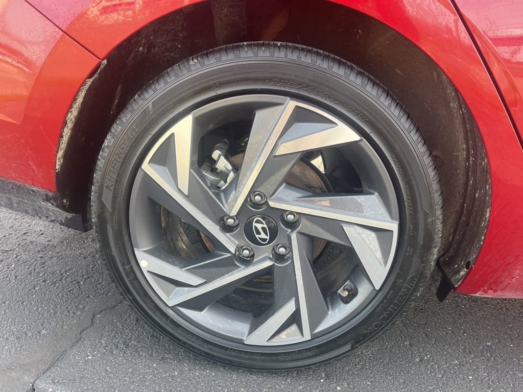 Used 2025 Hyundai Elantra Limited image 11