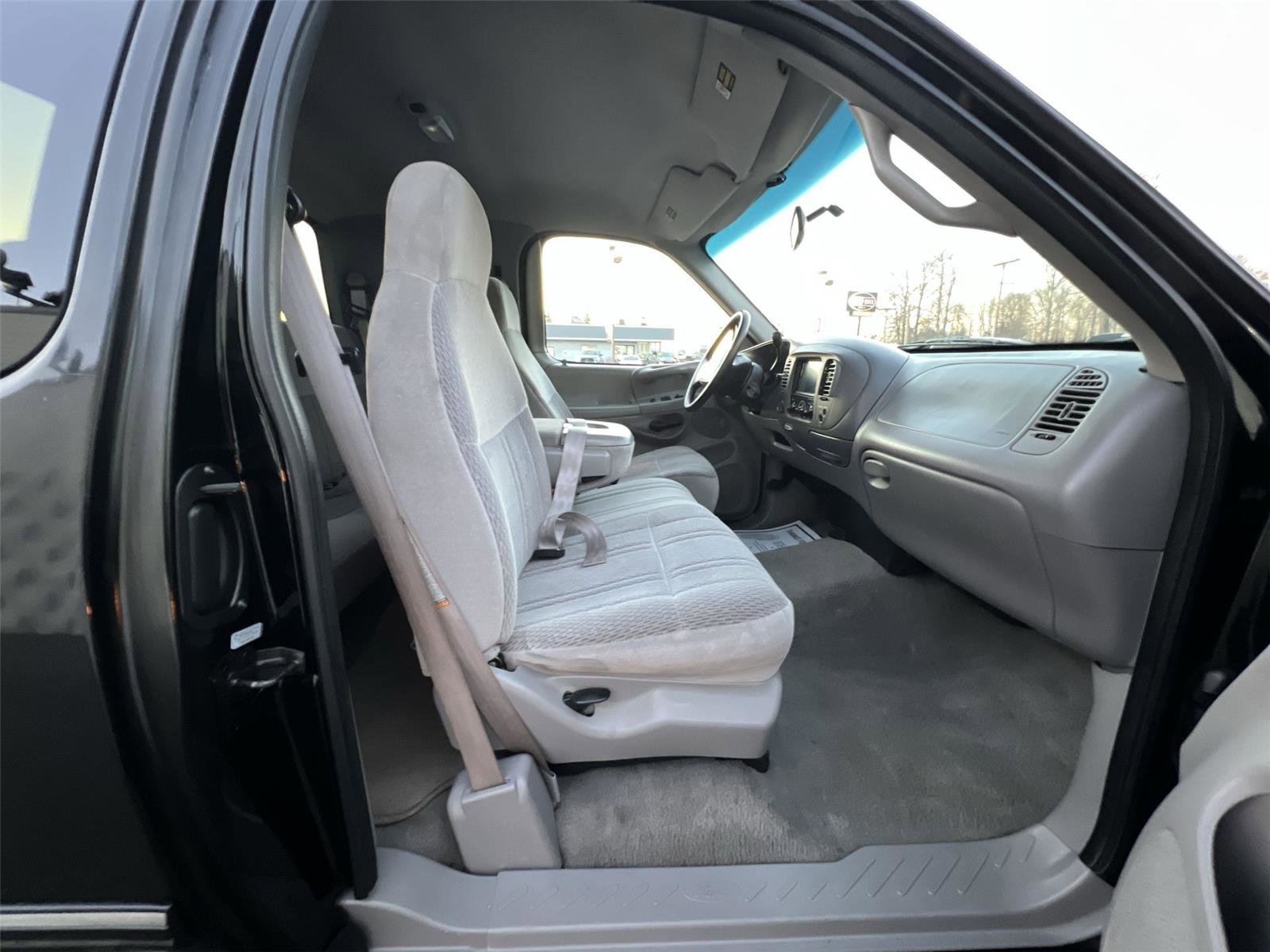 Used 1998 Ford F150 XLT image 23