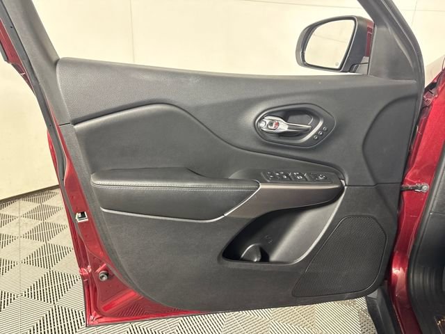 Used 2019 Jeep Cherokee Limited image 12