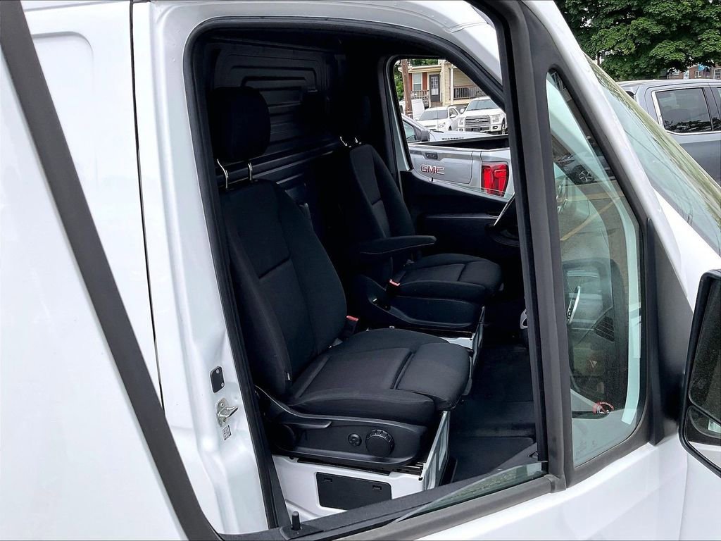 Used 2025 Mercedes-Benz Sprinter 2500 image 11