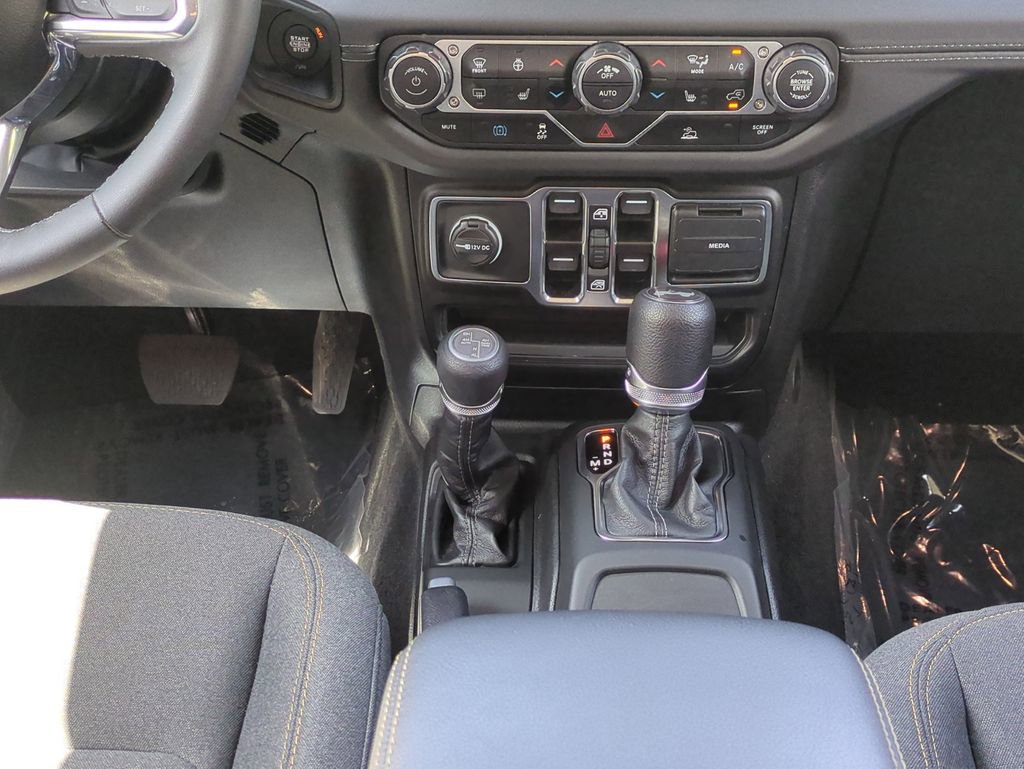 Used 2025 Jeep Wrangler Sahara 4xe image 21