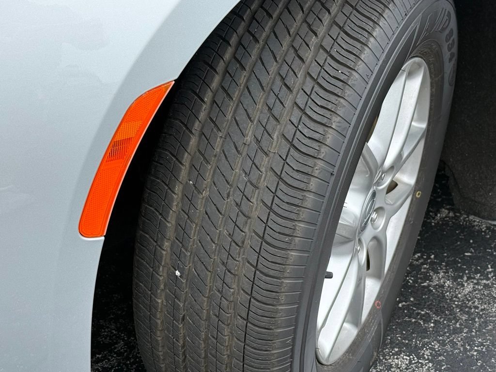 Used 2024 Chrysler Pacifica Touring-L FWD image 11
