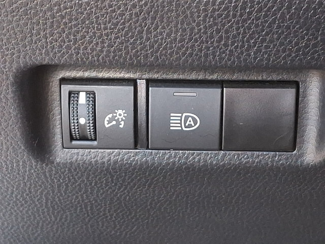 Used 2024 Toyota RAV4 LE FWD image 23