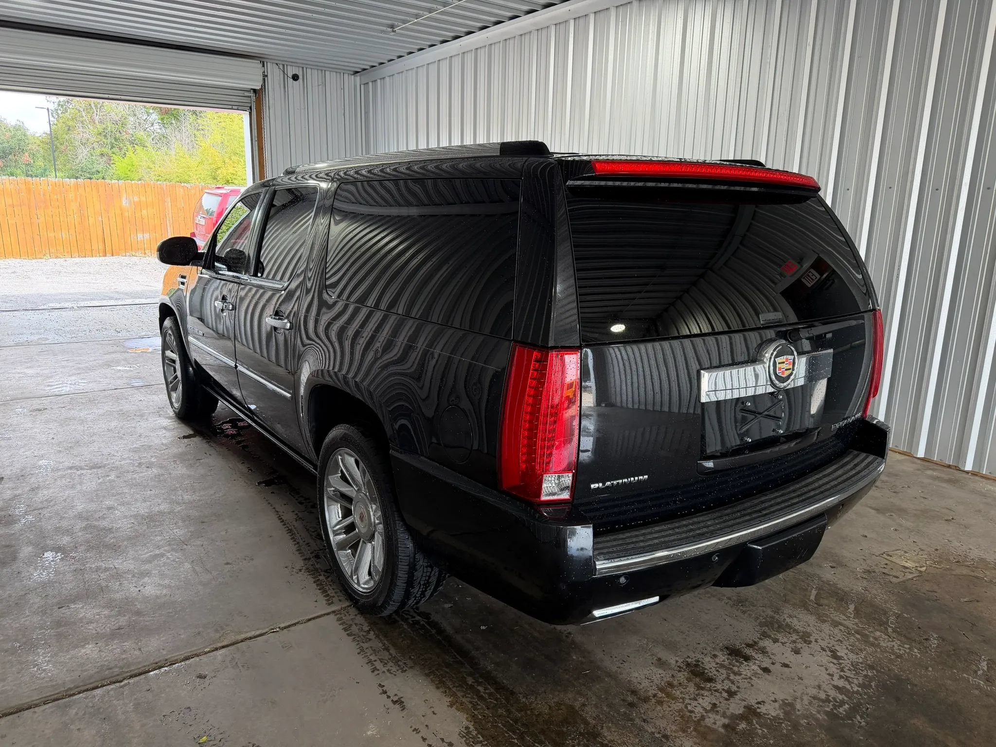 Used 2013 Cadillac Escalade ESV Platinum AWD/4WD image 2