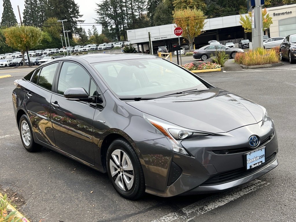 Used 2017 Toyota Prius Four image 2