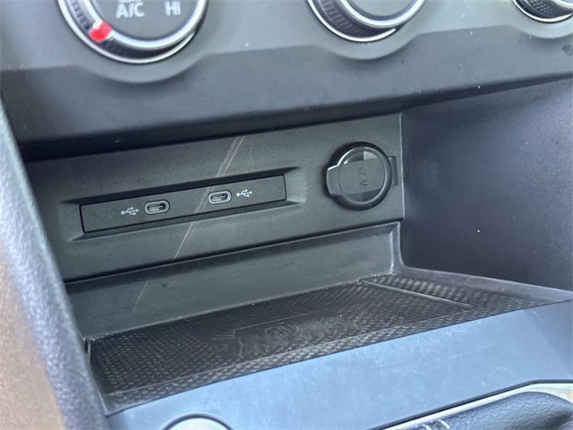 Certified 2022 Volkswagen Taos SE image 24