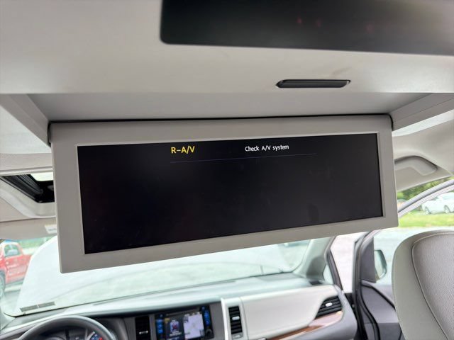 Used 2015 Toyota Sienna Limited Premium w/ Four Season Floor Mat Package AWD/4WD image 42