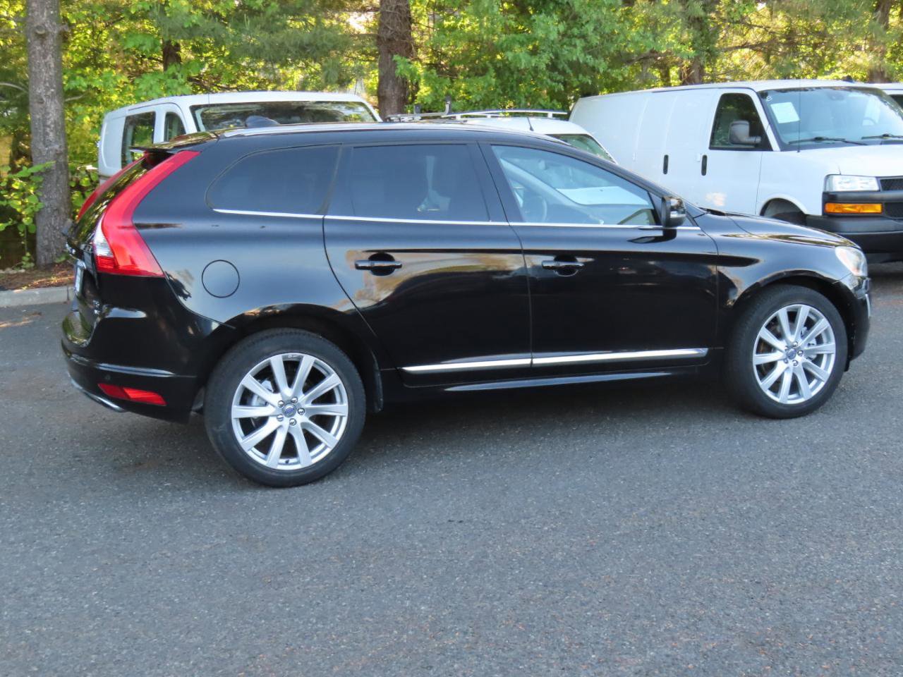 Used 2017 Volvo XC60 T5 Inscription w/ Advanced Package AWD/4WD image 4