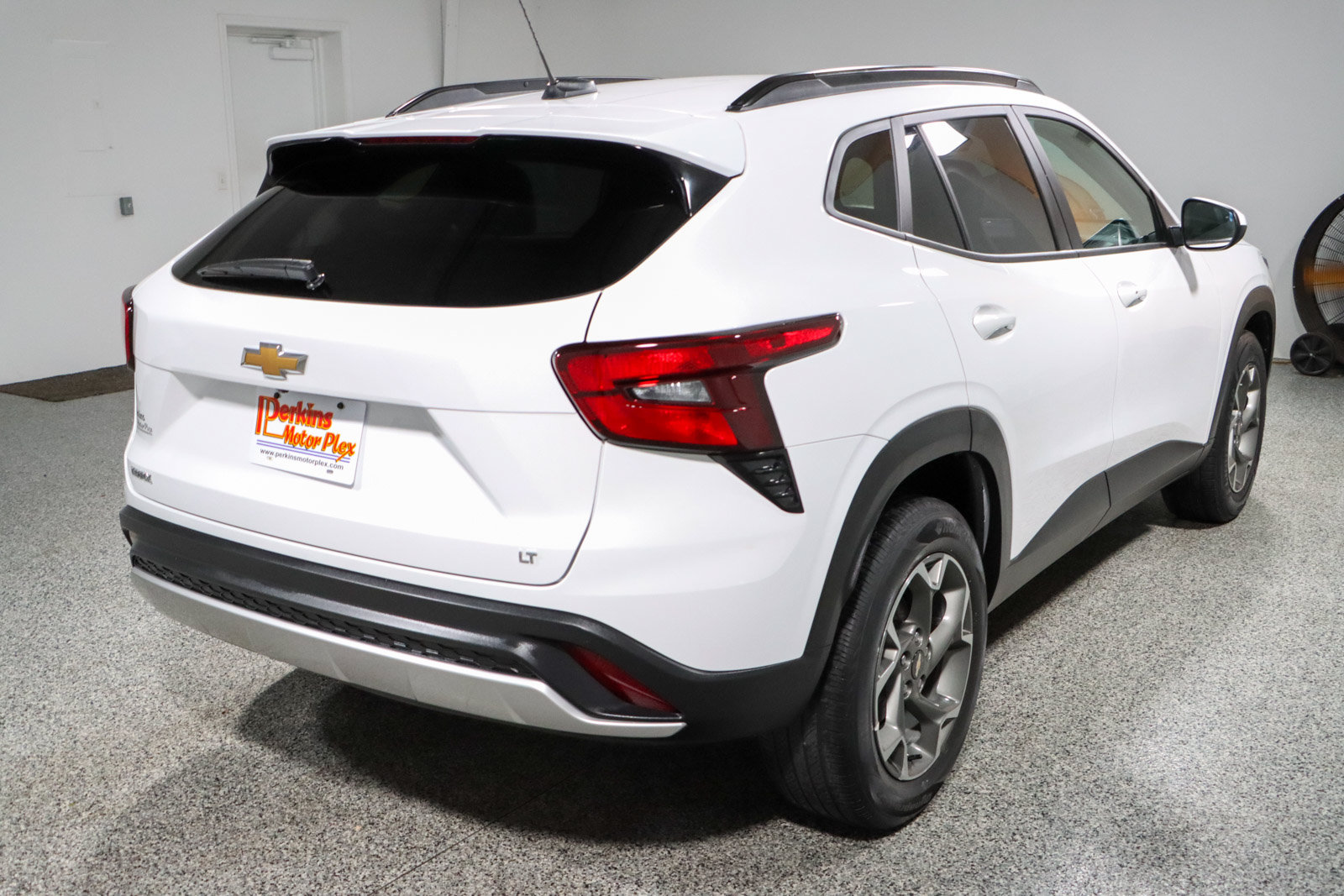 Used 2024 Chevrolet Trax LT w/ Sunroof Package FWD image 7