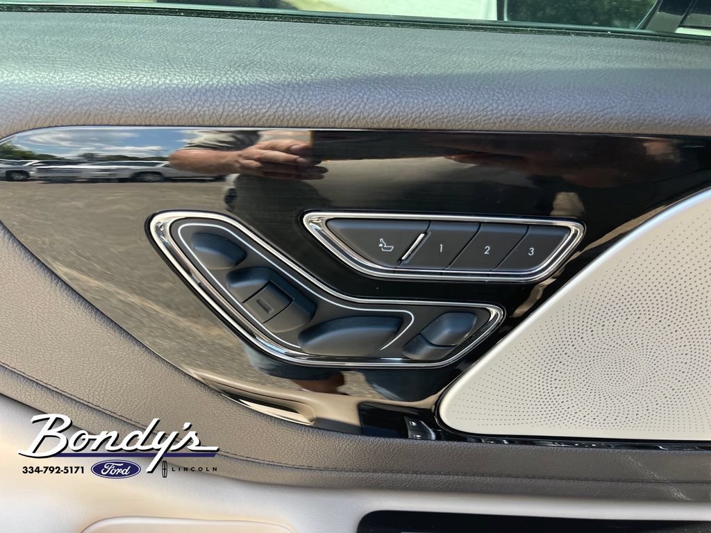 Used 2024 Lincoln Aviator Reserve w/ Equipment Group 201A AWD/4WD image 9