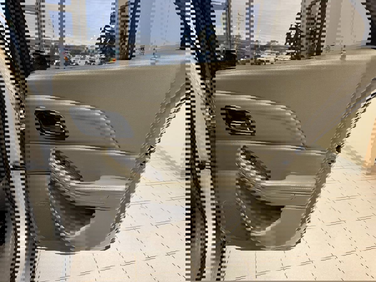 Used 2016 Chevrolet Malibu LT image 49