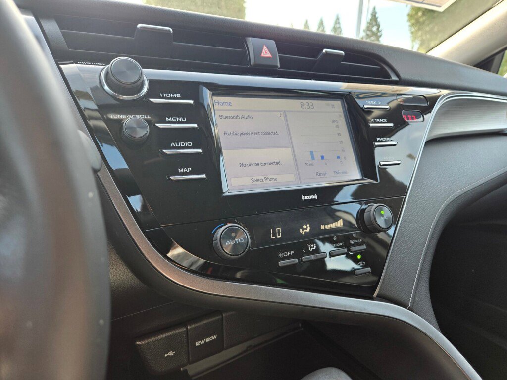 Used 2020 Toyota Camry SE FWD image 16