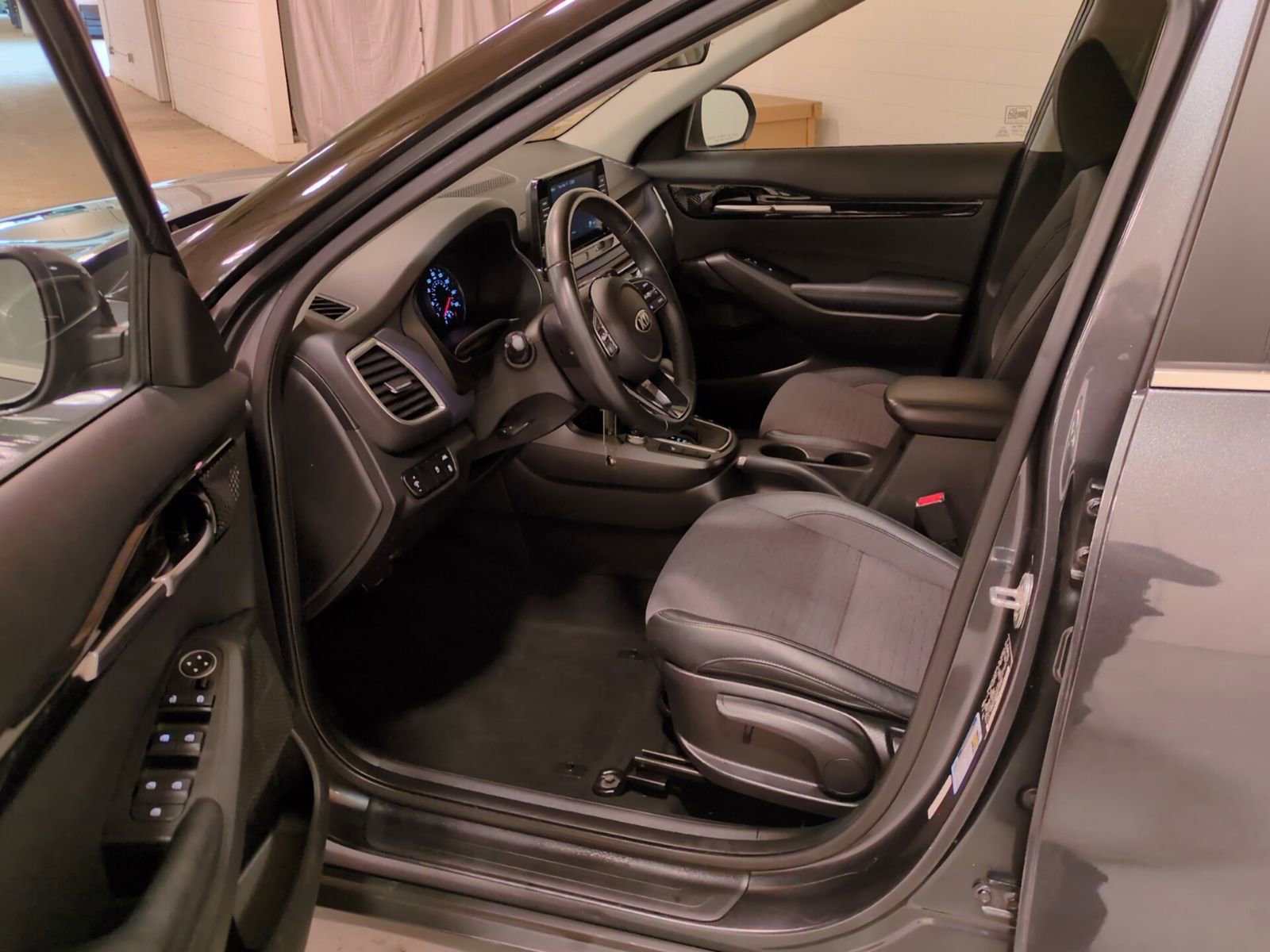 Certified 2021 Kia Seltos S image 17