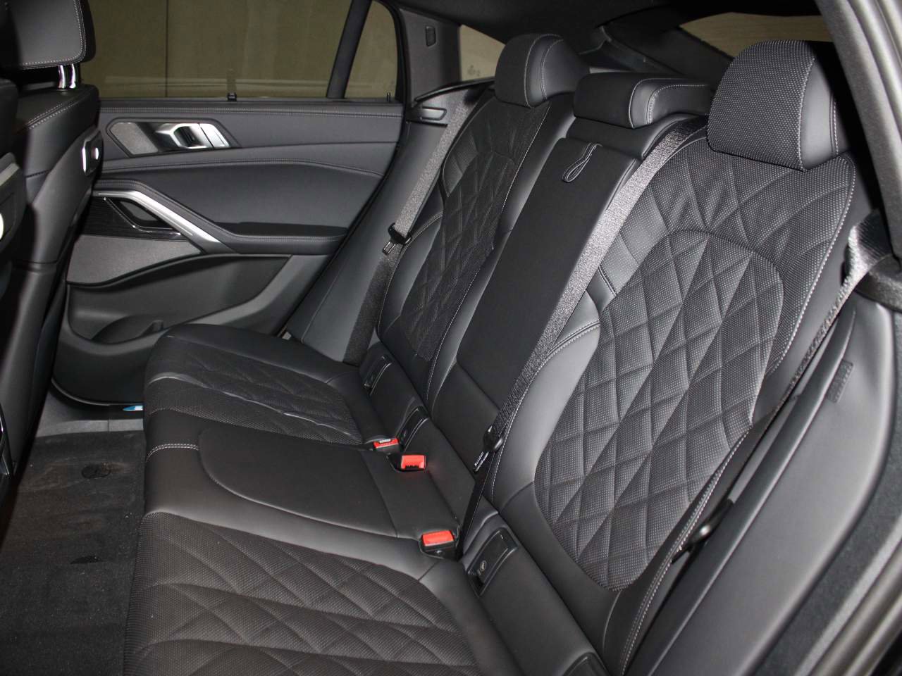 New 2026 BMW X6 xDrive40i image 17