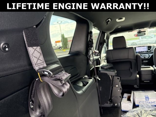 New 2025 Chrysler Voyager LX image 12
