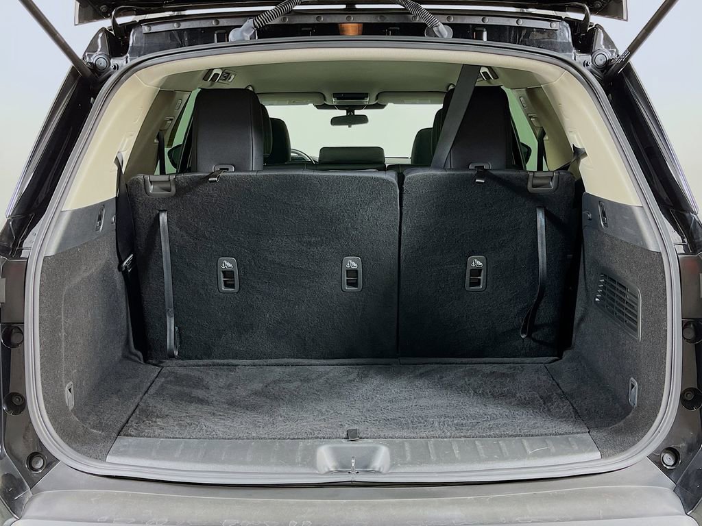 Used 2024 Nissan Pathfinder SV w/ Black Appearance Package image 10