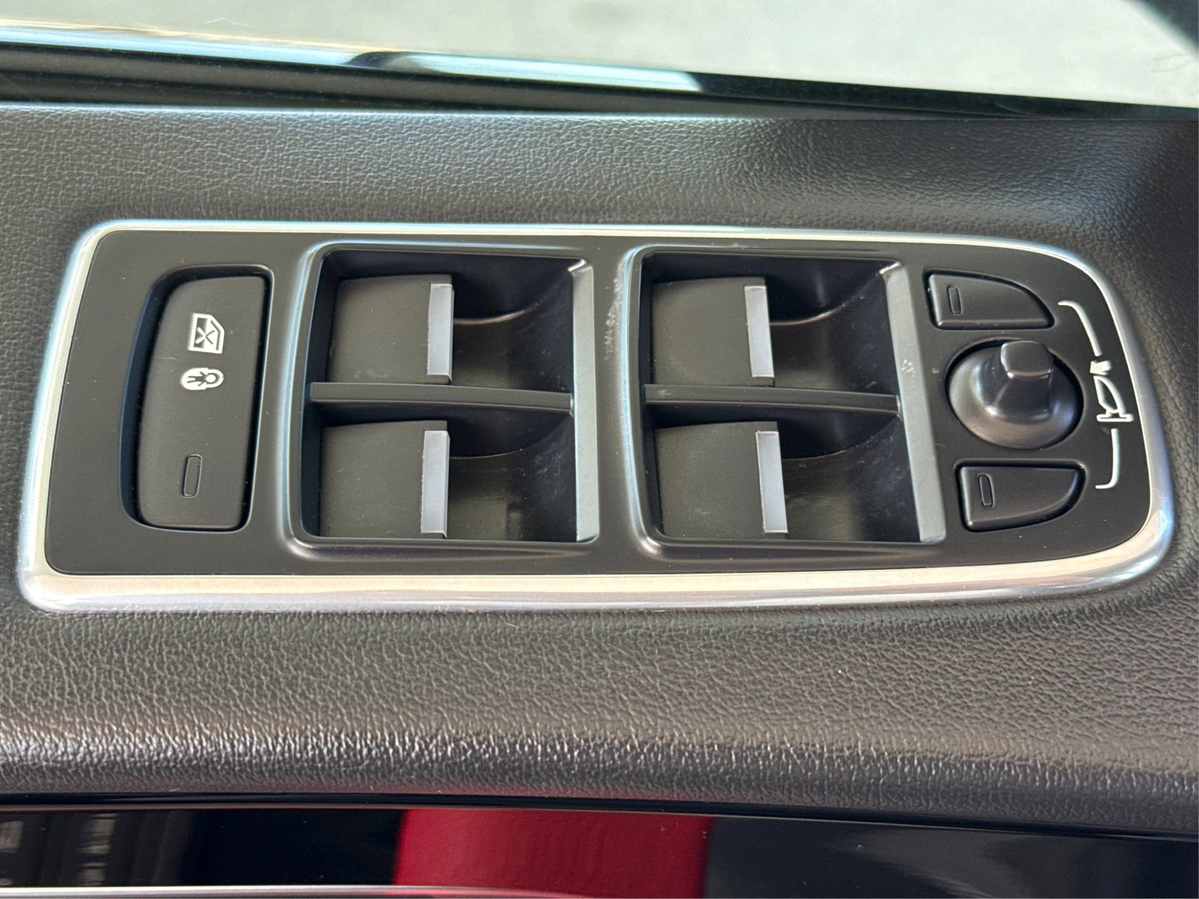 Used 2018 Jaguar F-PACE R-Sport image 19