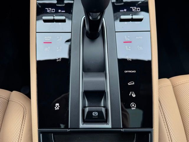 Certified 2025 Porsche Macan image 32