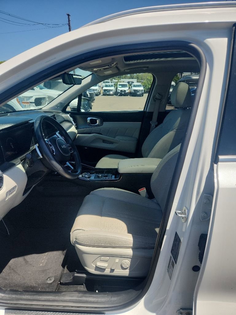 Certified 2023 Kia Sorento SX Prestige w/ Panoramic Sunroof Package AWD/4WD image 19