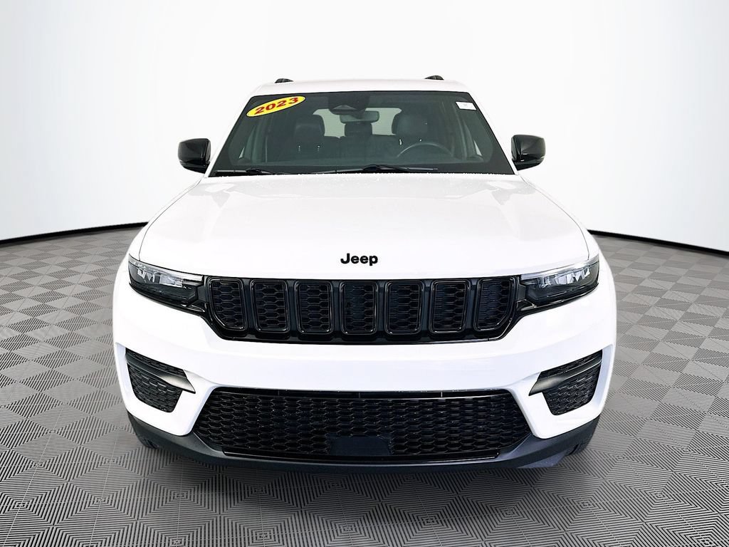 Certified 2023 Jeep Grand Cherokee Altitude AWD/4WD image 4