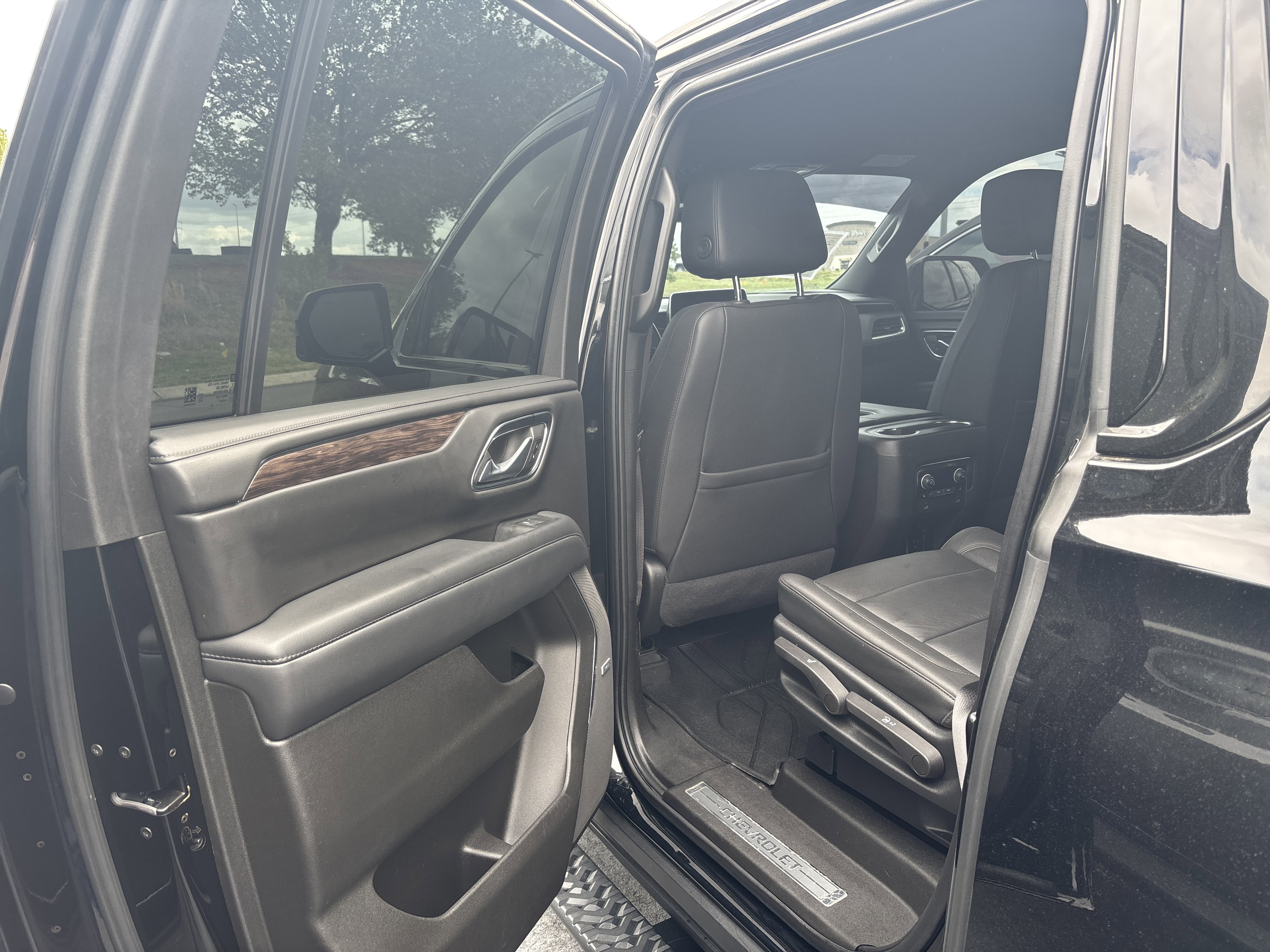 Used 2022 Chevrolet Suburban Z71 w/ Off-Road Capability Package AWD/4WD image 19