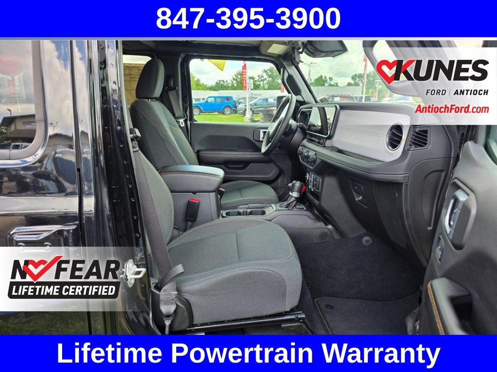 Used 2025 Jeep Wrangler Unlimited Sahara AWD/4WD image 37