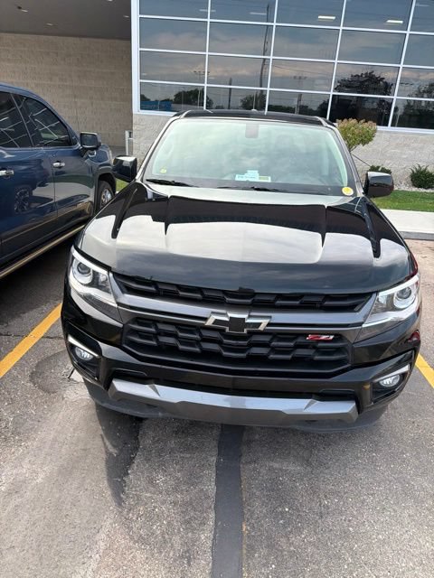 Used 2022 Chevrolet Colorado Z71 AWD/4WD image 2