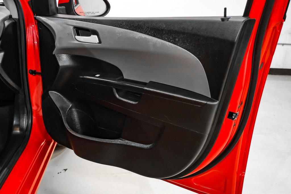 Used 2018 Chevrolet Sonic LT FWD image 41