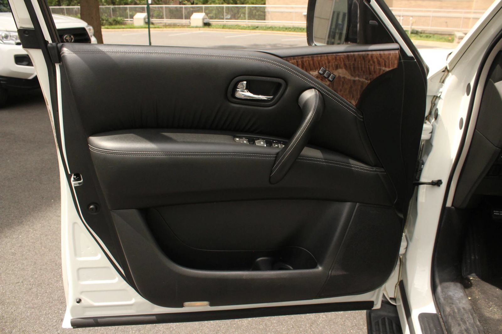 Used 2020 Nissan Armada SL w/ Premium Package RWD image 14