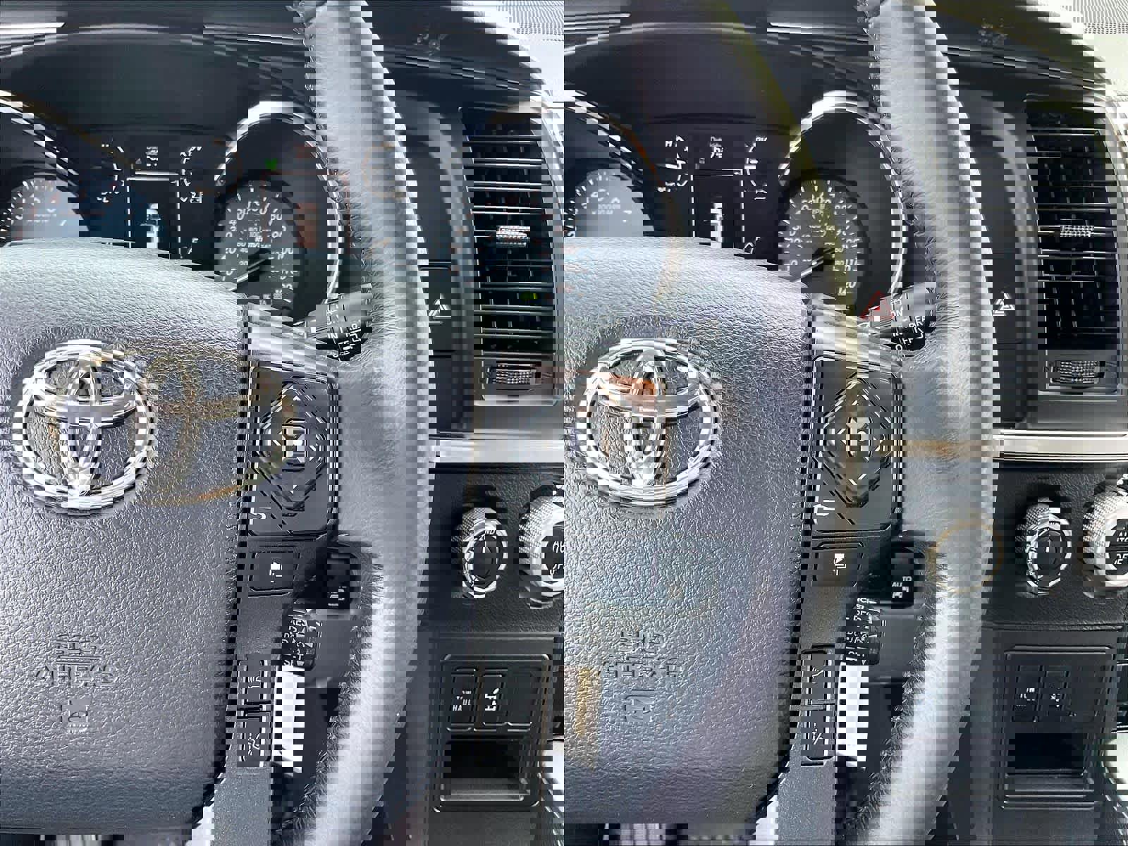 Used 2019 Toyota Sequoia SR5 image 21