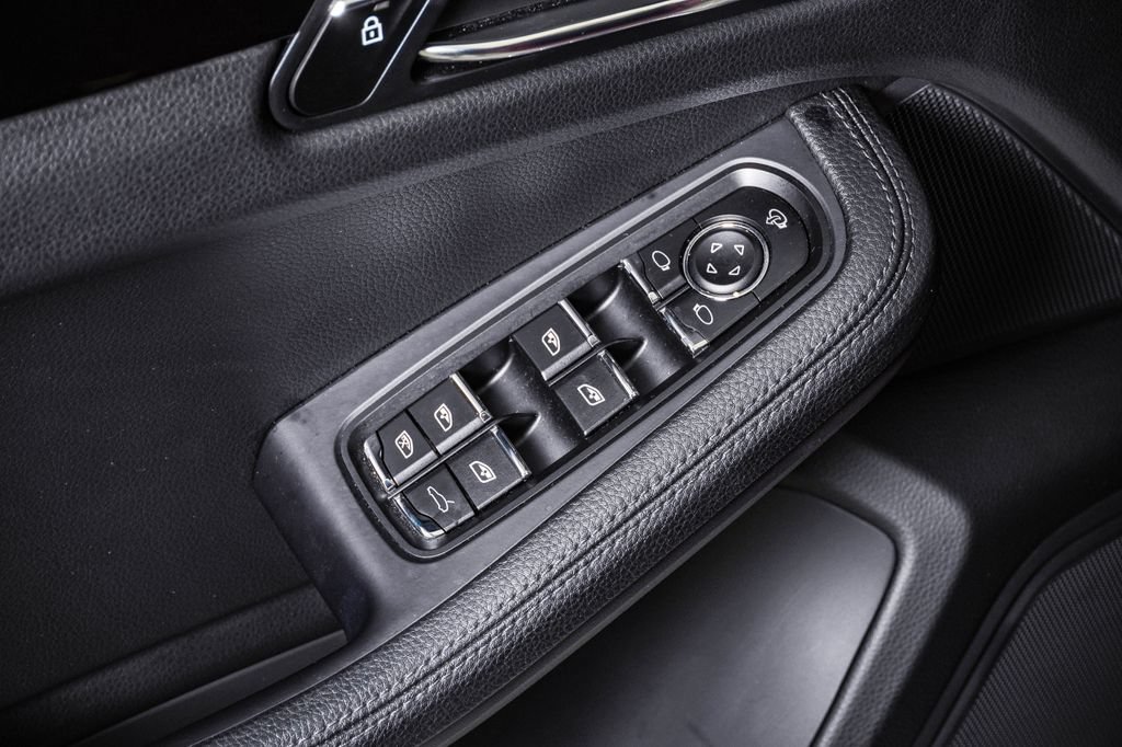 Certified 2026 Porsche Macan AWD/4WD image 26