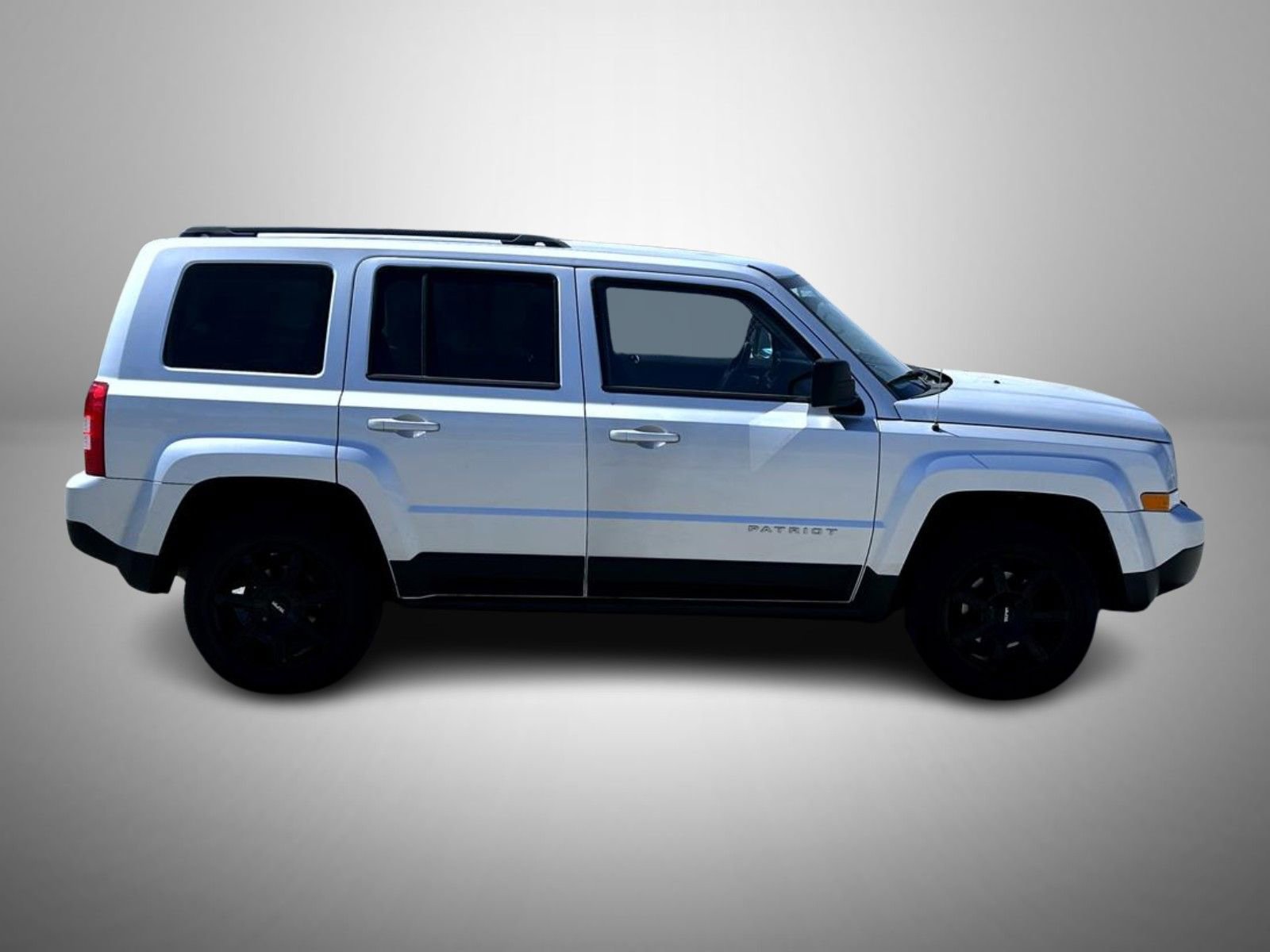 Used 2013 Jeep Patriot Latitude AWD/4WD image 4