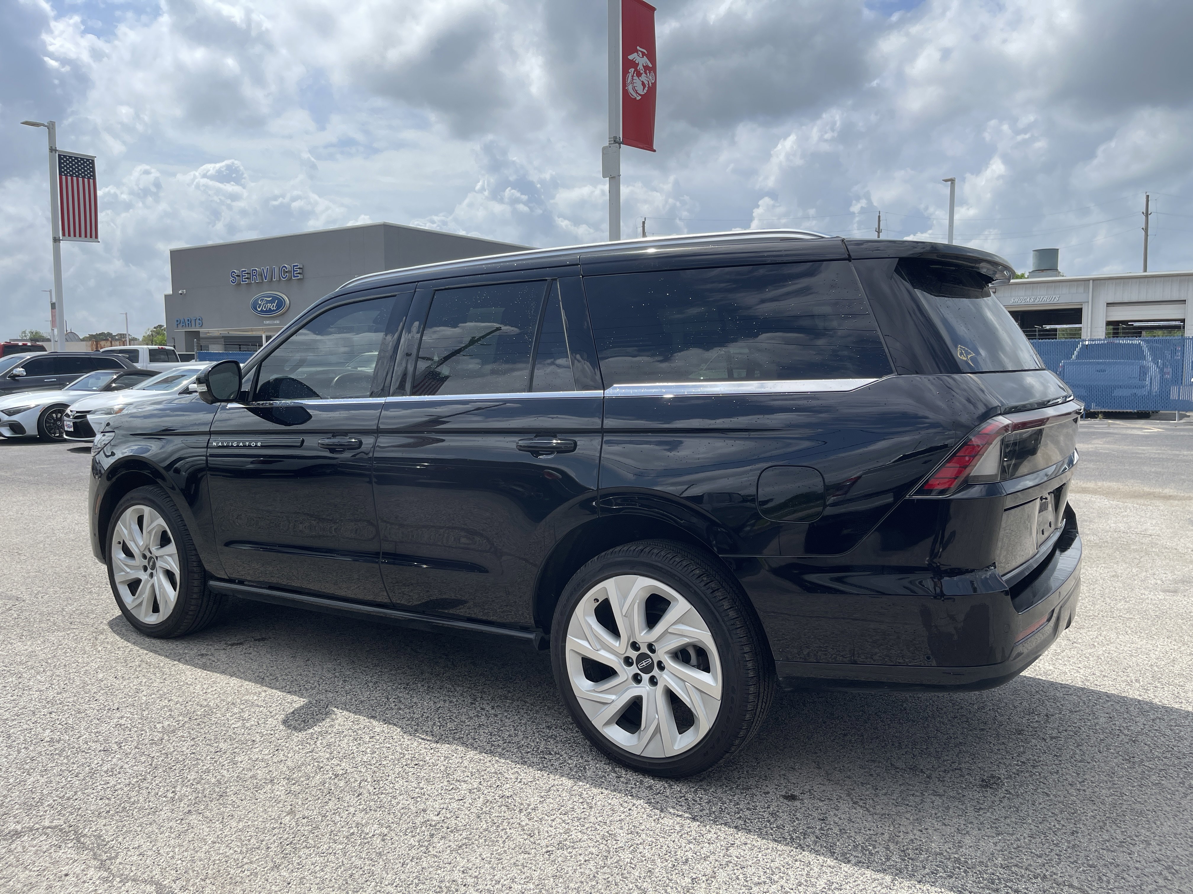 Used 2025 Lincoln Navigator Black Label image 3