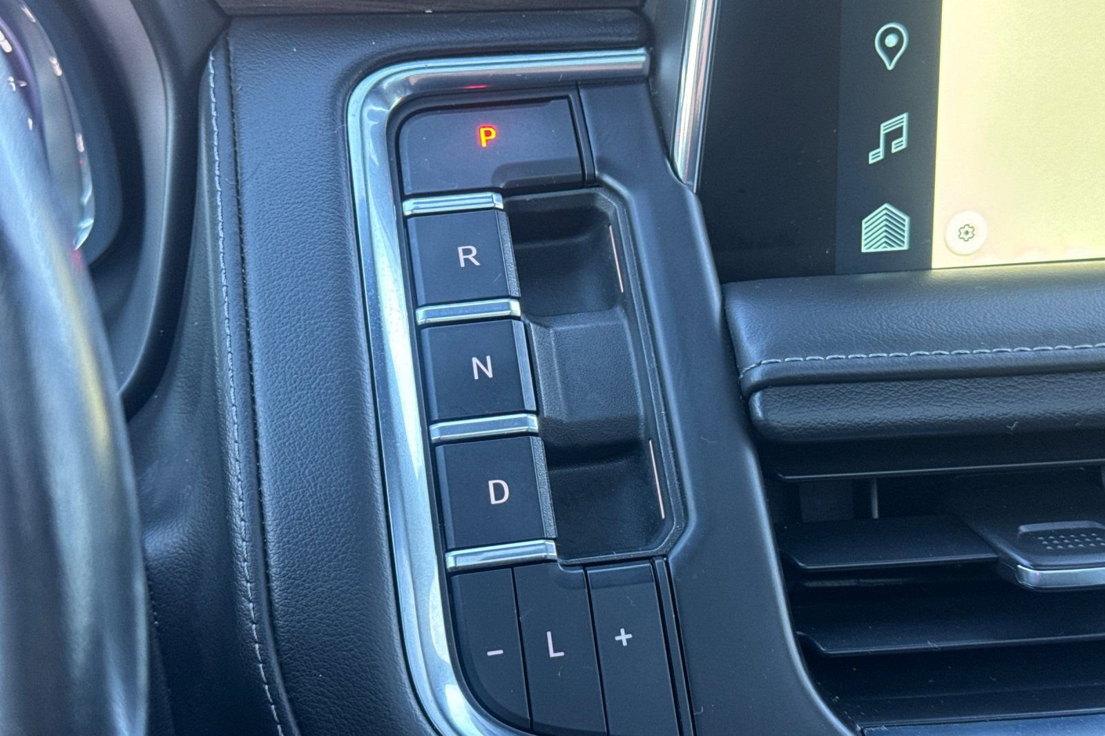 Used 2022 Chevrolet Tahoe Z71 w/ Off-Road Capability Package image 33