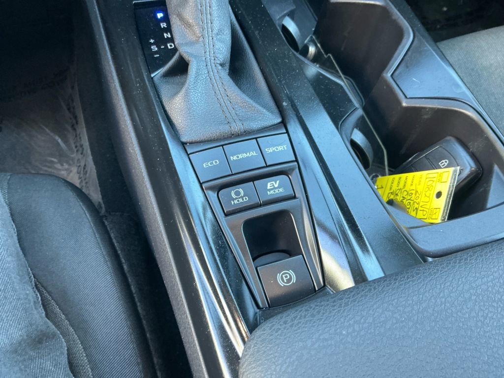 Used 2025 Toyota Camry LE FWD image 17