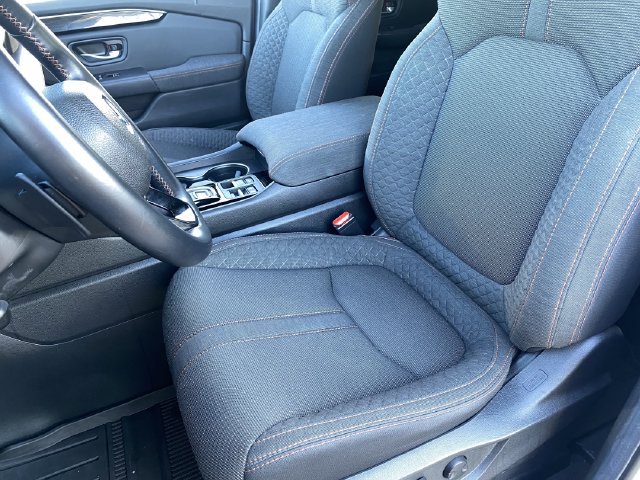 Used 2025 Honda Pilot Sport image 18