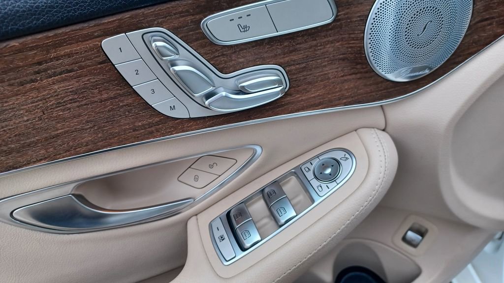 Used 2019 Mercedes-Benz C 300 C 300 image 6