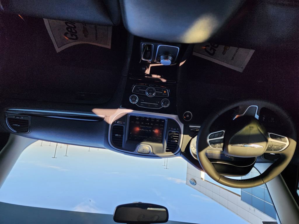 Used 2023 Chrysler 300 Touring L image 9