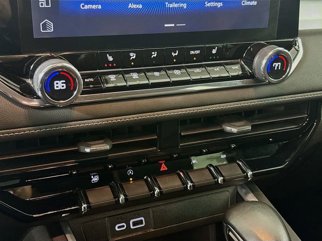 Used 2023 Chevrolet Colorado LT image 14